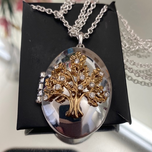 Avon Jewelry - Avon Vintage Locket Necklace